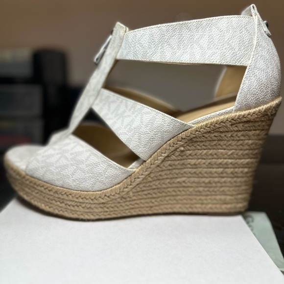 Michael Michael Kors Logo Platform Wedge, bright white Sandals. - Picture 8 of 11